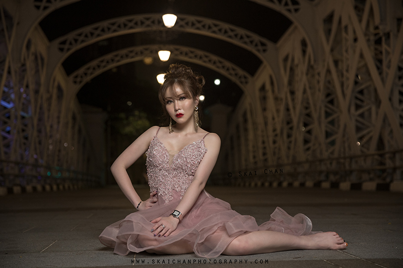 Night fashion portrait photoshoot session with Audrey Chen at Anderson Bridge at Fullerton Road