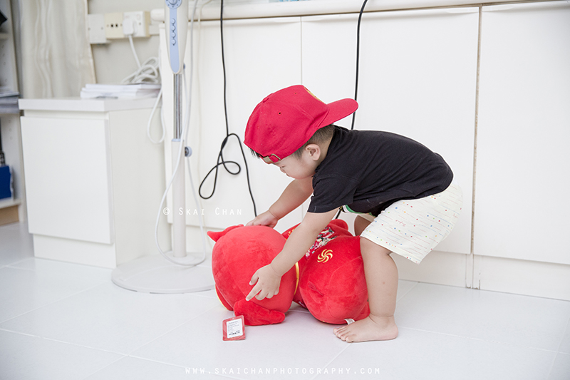 Indoor children photoshoot session with Nicholas Chan Jun En at home