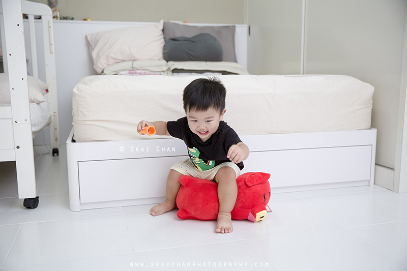 Indoor children photoshoot session with Nicholas Chan Jun En at home