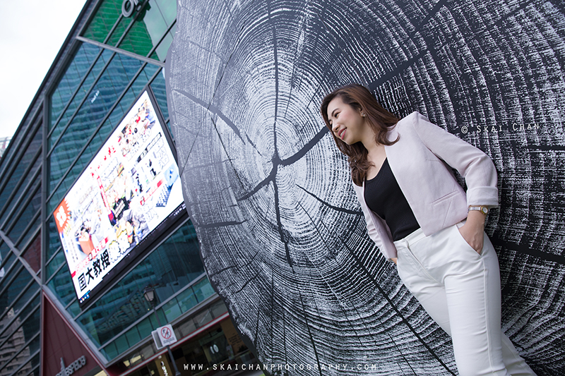 Corporate portrait photoshoot session with Ratna Juita at Raffles Place Park & Boat Quay