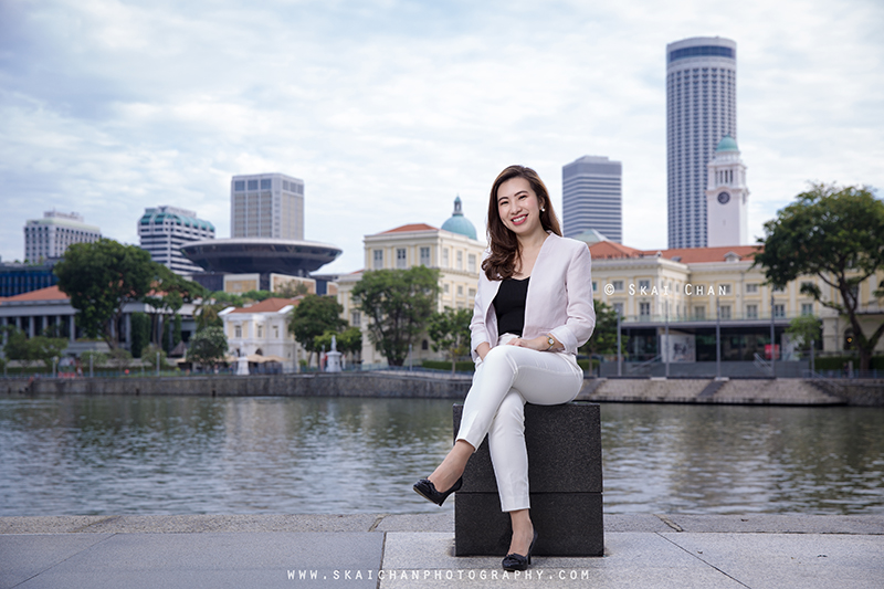 Corporate portrait photoshoot session with Ratna Juita at Raffles Place Park & Boat Quay