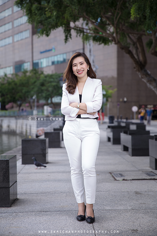 Corporate portrait photoshoot session with Ratna Juita at Raffles Place Park & Boat Quay