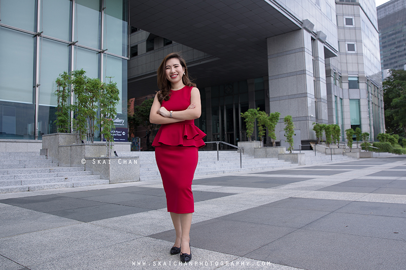 Modern corporate portrait photoshoot session with Ratna Juita at Boat Quay