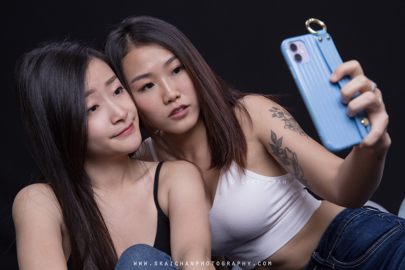 Friends / sister photoshoot session with Huiqing and Jasmine Tan at Tanjong Pagar (photography studio)