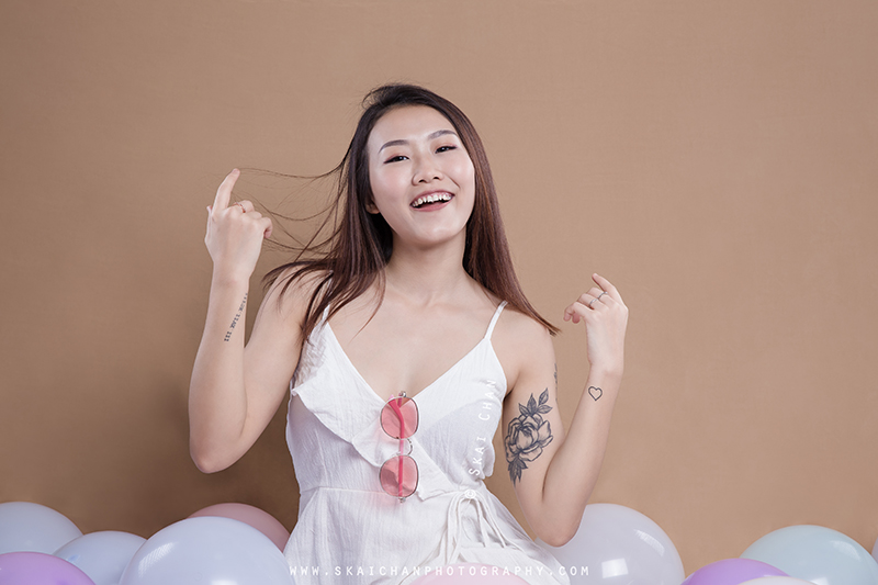 Cute balloon themed photoshoot session with Jasmine Tan at Tanjong Pagar (photography studio)