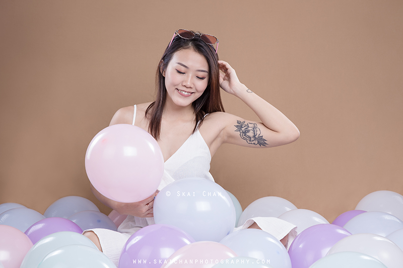 Feminine balloon themed photoshoot session with Jasmine Tan at Tanjong Pagar (photography studio)