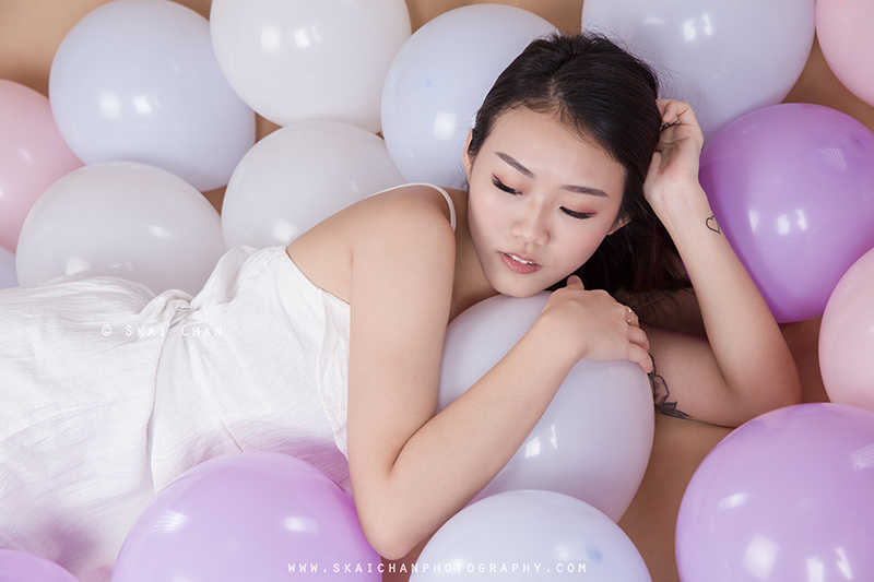 Feminine balloon themed photoshoot session with Jasmine Tan at Tanjong Pagar (photography studio)