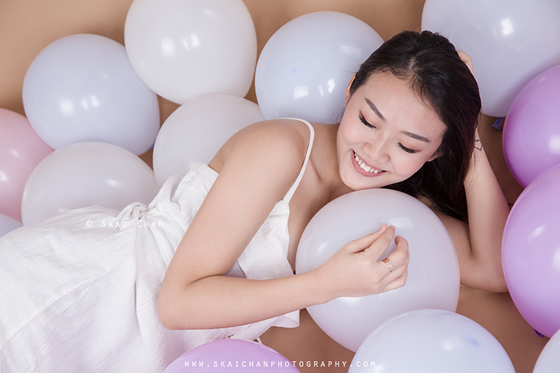 Feminine balloon themed photoshoot session with Jasmine Tan at Tanjong Pagar (photography studio)