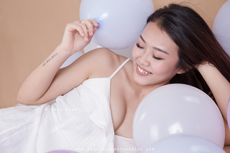Feminine balloon themed photoshoot session with Jasmine Tan at Tanjong Pagar (photography studio)