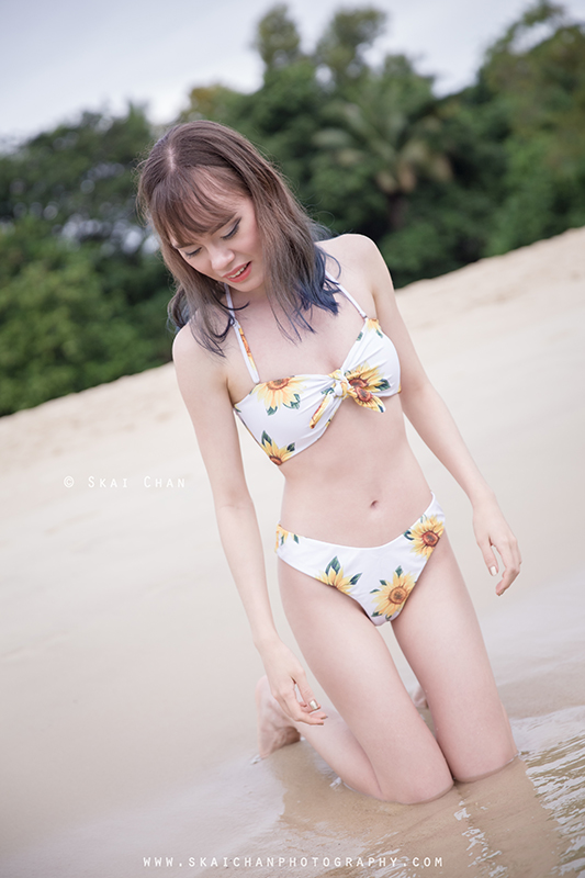 Lifestyle beach bikini photoshoot session with Katherine Whiteway (Nekotsurin) at Palawan Beach (Sentosa)