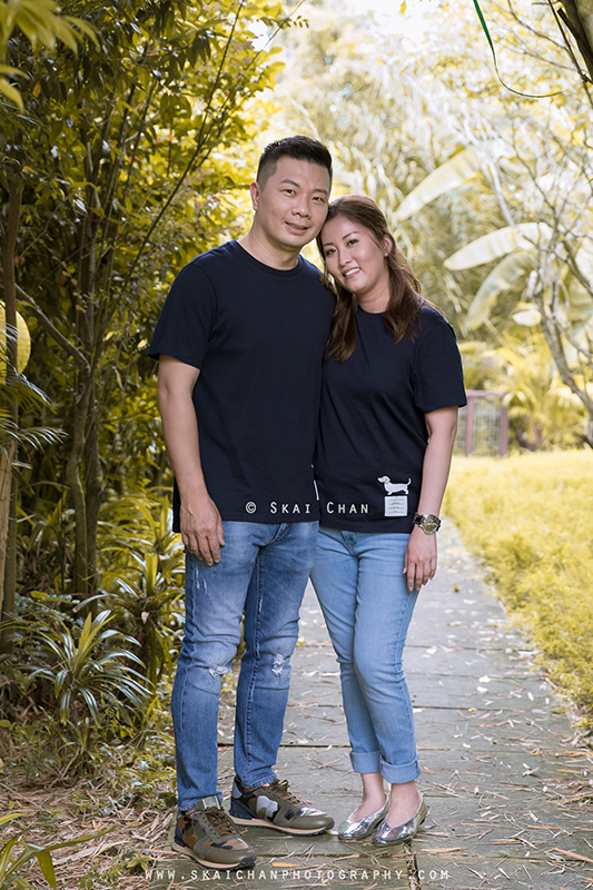 Outdoor casual couple photoshoot session with Andrew & Joelle at Dempsey Hill & Singapore Botanic Gardens