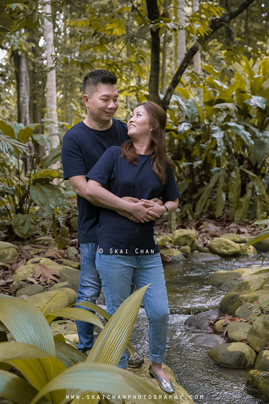 Outdoor casual couple photoshoot session with Andrew & Joelle at Dempsey Hill & Singapore Botanic Gardens
