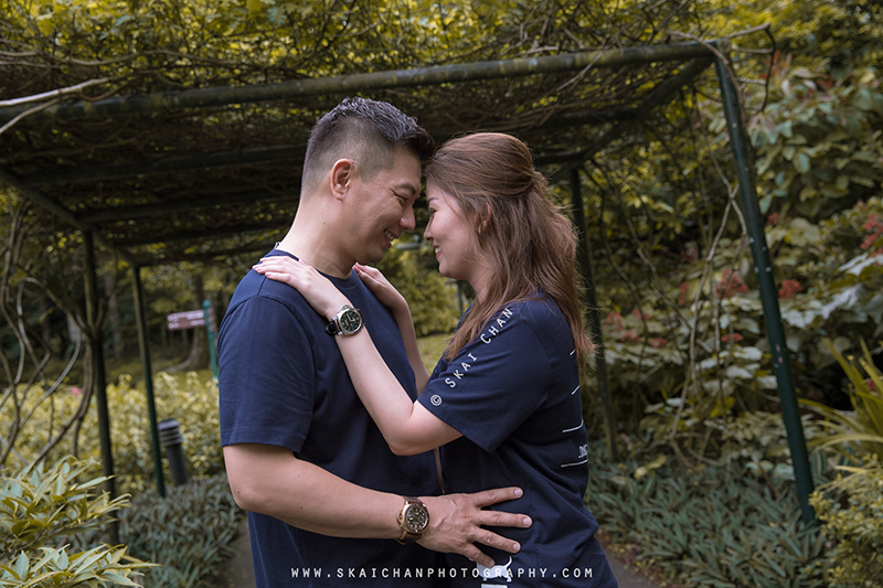 Outdoor casual couple photoshoot session with Andrew & Joelle at Dempsey Hill & Singapore Botanic Gardens