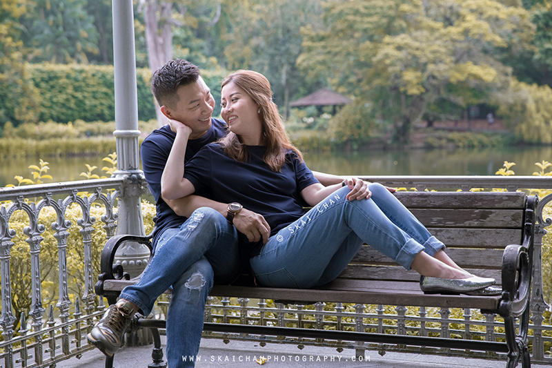 Outdoor casual couple photoshoot session with Andrew & Joelle at Dempsey Hill & Singapore Botanic Gardens