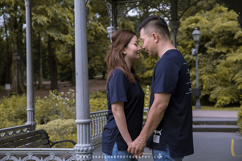 Outdoor casual couple photoshoot session with Andrew & Joelle at Dempsey Hill & Singapore Botanic Gardens