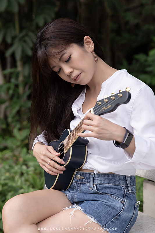 Ukulele themed portrait photoshoot session with Mel at Tiong Bahru Park