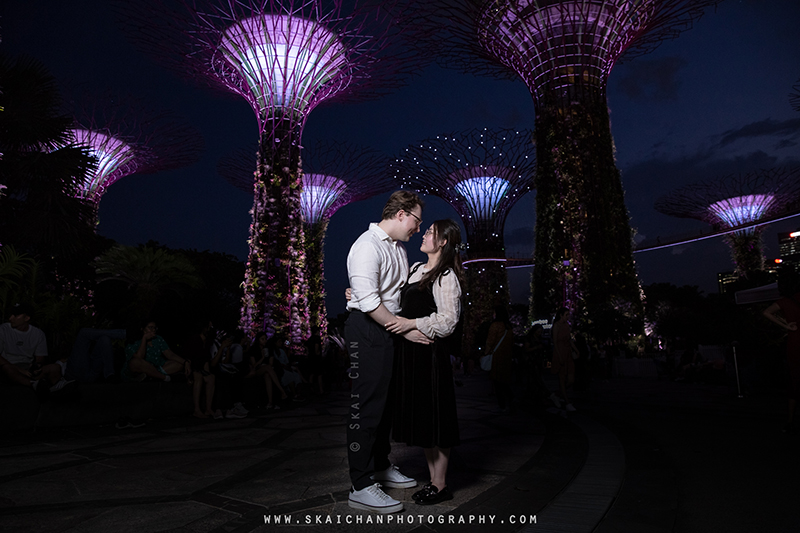 Night couple photoshoot session with Keagan & Nancy at Supertree Grove (Gardens by the Bay)