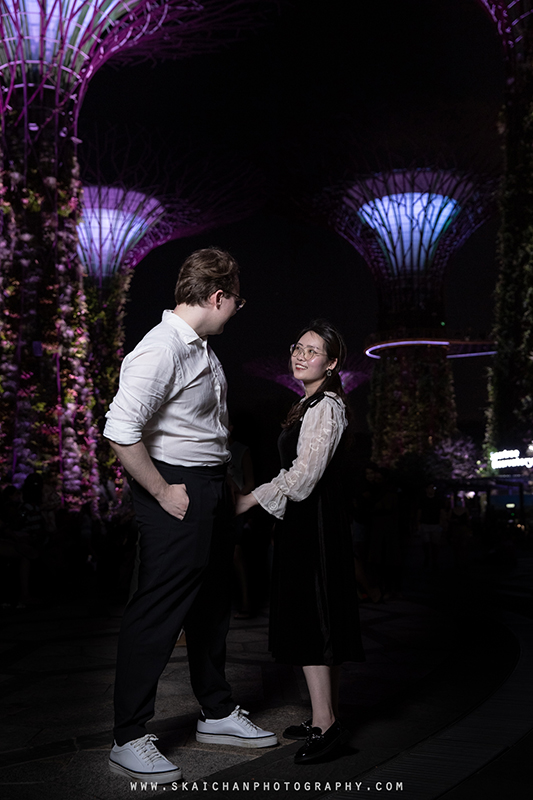 Night couple photoshoot session with Keagan & Nancy at Supertree Grove (Gardens by the Bay)