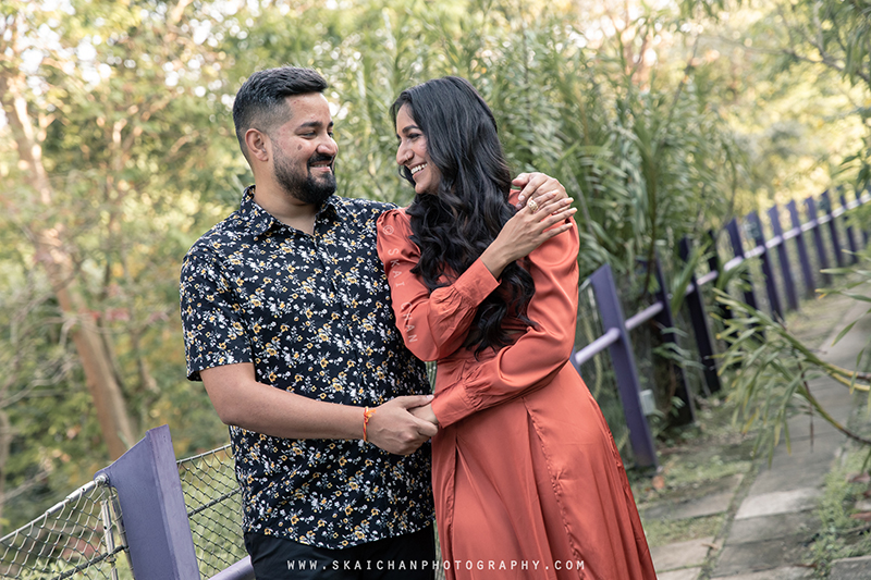 Outdoor casual couple photoshoot session with Elvis Philip & Monali P at World of Plants (Gardens By The Bay)