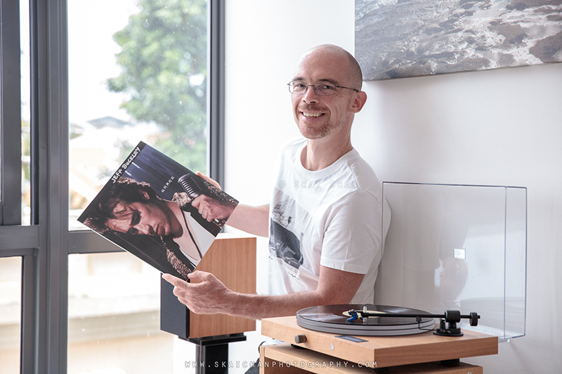 Lifestyle gramophone photoshoot session with Jerome Cheze at home