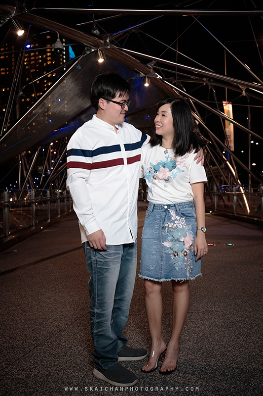 Night couple photoshoot session with Matt & Tika at Helix Bridge
