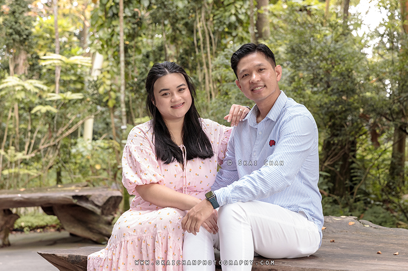 Outdoor casual couple photoshoot session with Andrew & Vicky at World of Plants & Water Lily Pond (Gardens By The Bay)