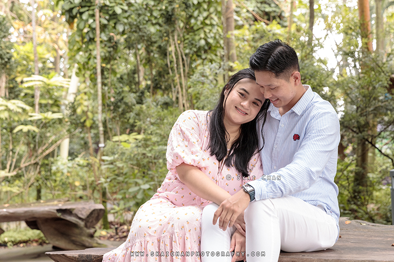 Outdoor casual couple photoshoot session with Andrew & Vicky at World of Plants & Water Lily Pond (Gardens By The Bay)