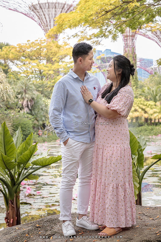 Outdoor casual couple photoshoot session with Andrew & Vicky at World of Plants & Water Lily Pond (Gardens By The Bay)
