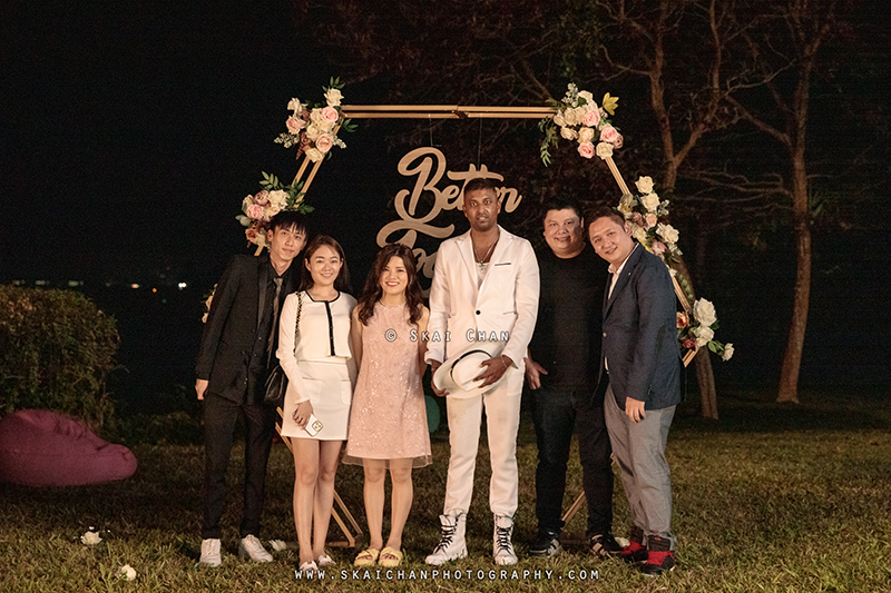 Night outdoor friends photoshoot session with Timothy & Friends at Changi Cottage