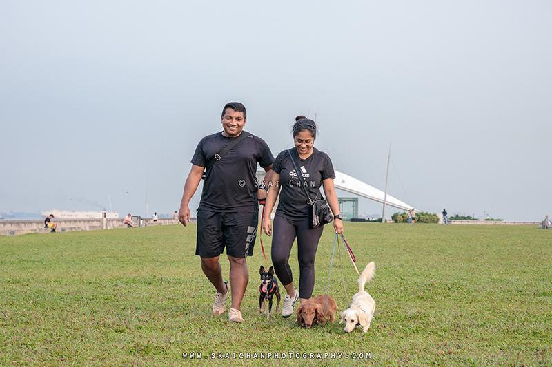 Outdoor dogs with owners photoshoot for Prakash & Darsheni at Marina Barrage