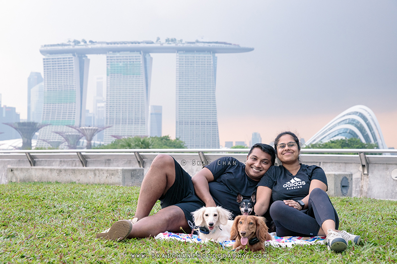 Outdoor dogs with owners photoshoot for Prakash & Darsheni at Marina Barrage