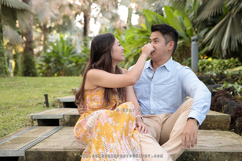Outdoor couple photoshoot session with Jason & Natalie at Dragonfly Lake & Silver Garden (Gardens By The Bay)