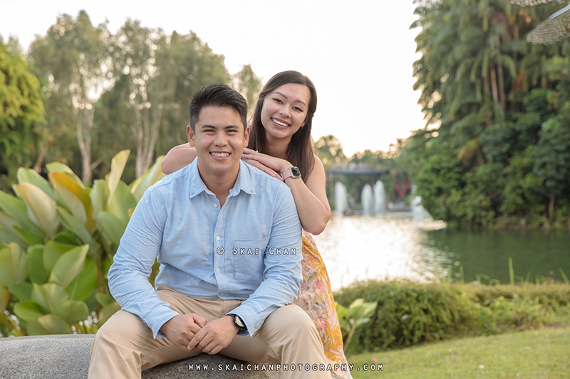 Outdoor couple photoshoot session with Jason & Natalie at Dragonfly Lake & Silver Garden (Gardens By The Bay)