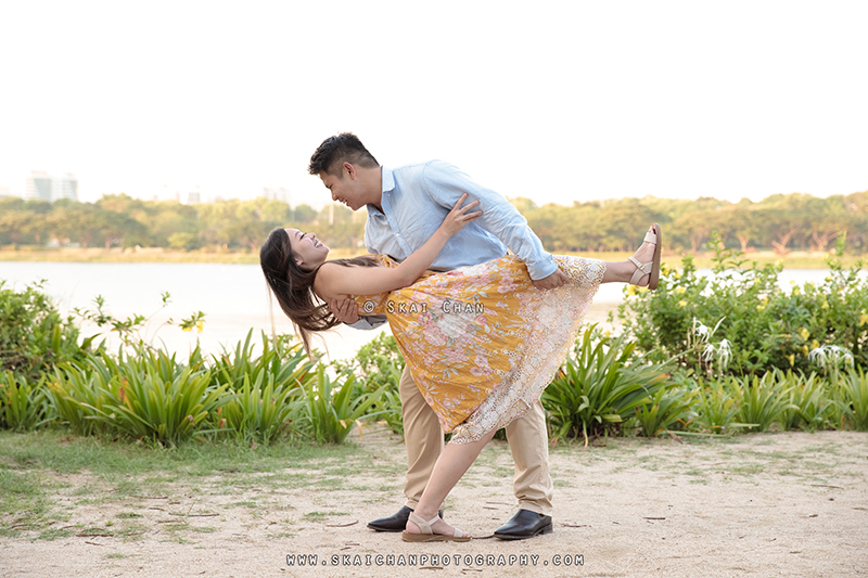 Outdoor couple photoshoot session with Jason & Natalie at Dragonfly Lake & Silver Garden (Gardens By The Bay)