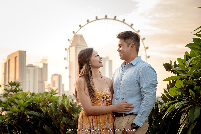 Outdoor couple photoshoot session with Jason & Natalie at Dragonfly Lake & Silver Garden (Gardens By The Bay)