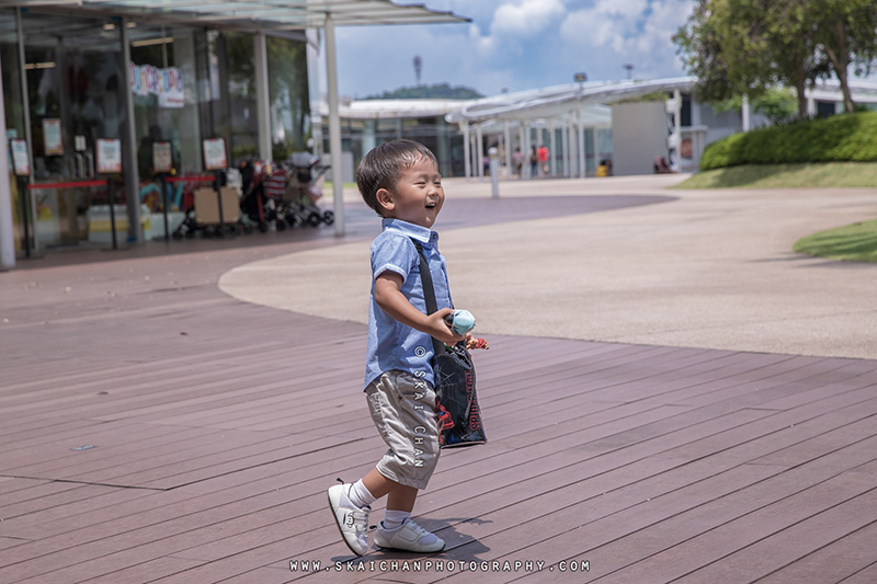 Children photoshoot session with Nicholas, Jonathan & Iverina at Vivocity Rooftop