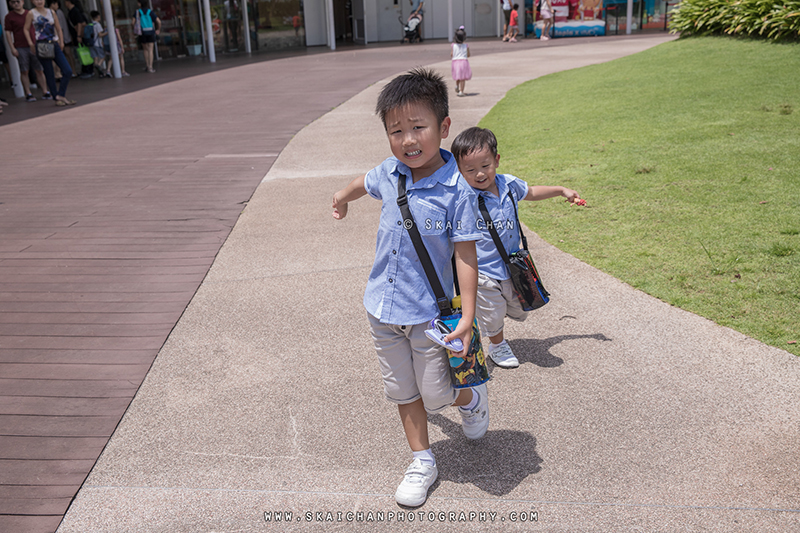 Children photoshoot session with Nicholas, Jonathan & Iverina at Vivocity Rooftop
