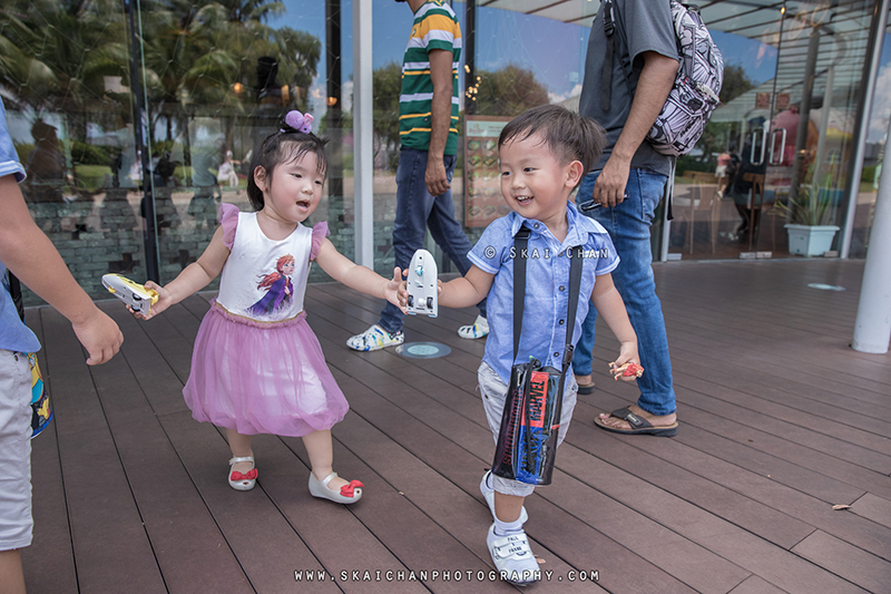 Children photoshoot session with Nicholas, Jonathan & Iverina at Vivocity Rooftop