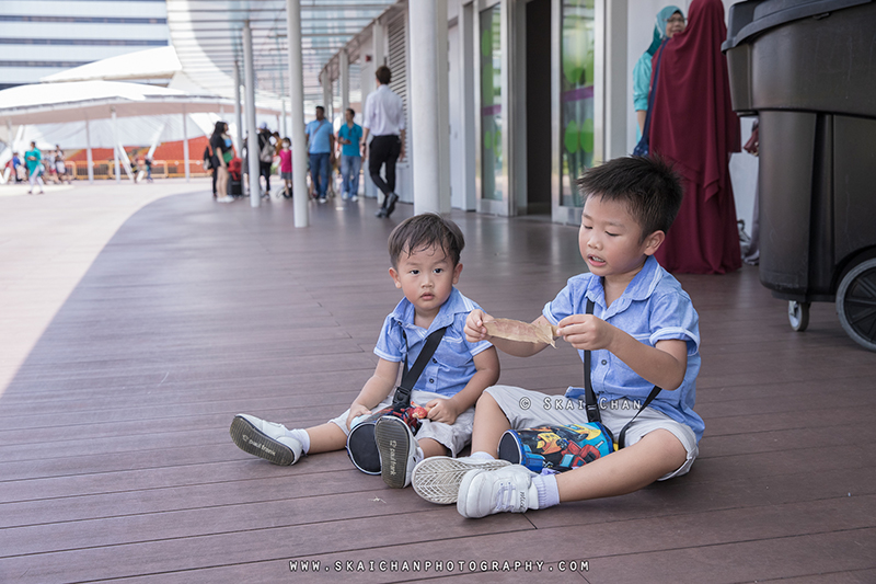 Children photoshoot session with Nicholas, Jonathan & Iverina at Vivocity Rooftop