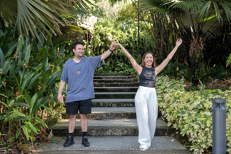 Outdoor couple photoshoot session with Andre & Yen at Chinese Garden & Supertree Groves (Gardens By The Bay)