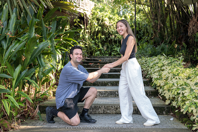 Outdoor couple photoshoot session with Andre & Yen at Chinese Garden & Supertree Groves (Gardens By The Bay)