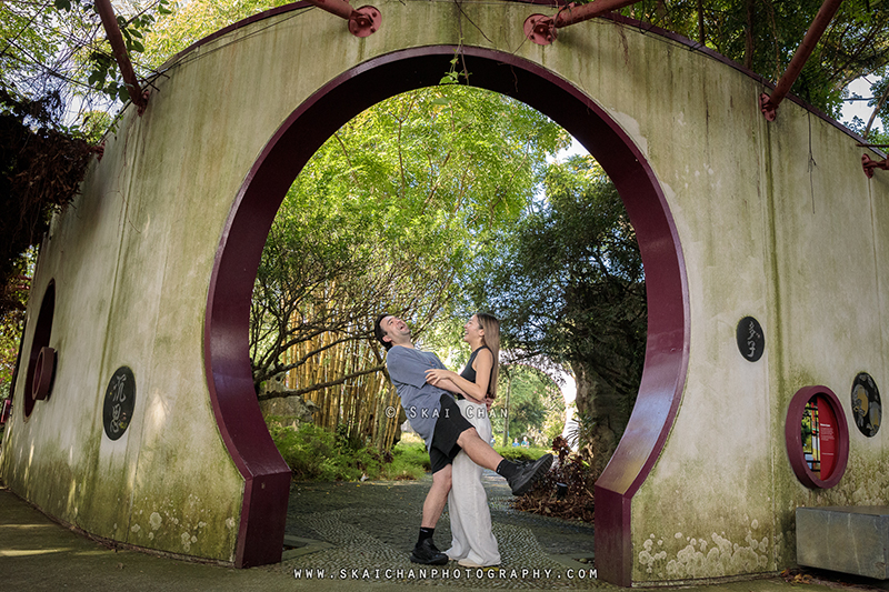 Outdoor couple photoshoot session with Andre & Yen at Chinese Garden & Supertree Groves (Gardens By The Bay)