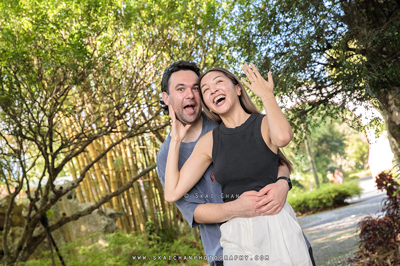 Outdoor couple photoshoot session with Andre & Yen at Chinese Garden & Supertree Groves (Gardens By The Bay)