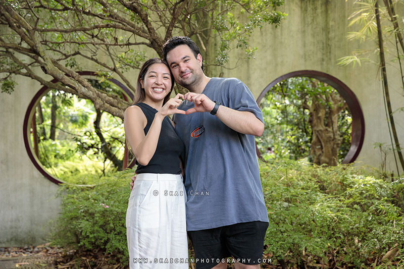 Outdoor couple photoshoot session with Andre & Yen at Chinese Garden & Supertree Groves (Gardens By The Bay)