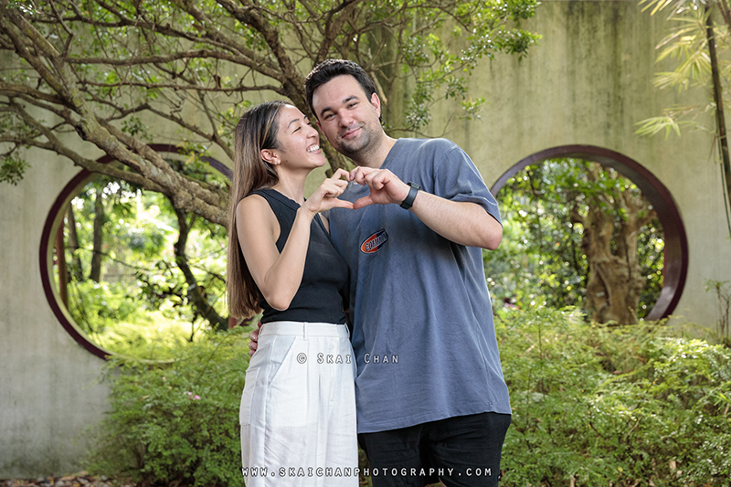 Outdoor couple photoshoot session with Andre & Yen at Chinese Garden & Supertree Groves (Gardens By The Bay)