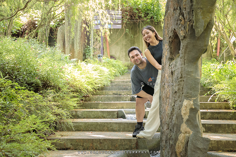Outdoor couple photoshoot session with Andre & Yen at Chinese Garden & Supertree Groves (Gardens By The Bay)