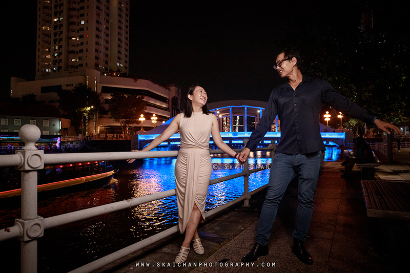 Night couple photoshoot session with Raymond & Serena at Promenade Boat Quay