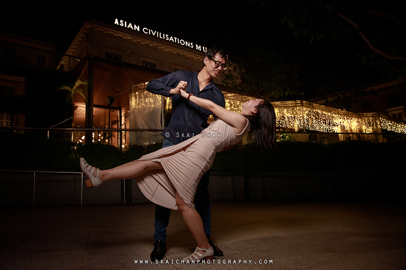 Night couple photoshoot session with Raymond & Serena at Promenade Boat Quay