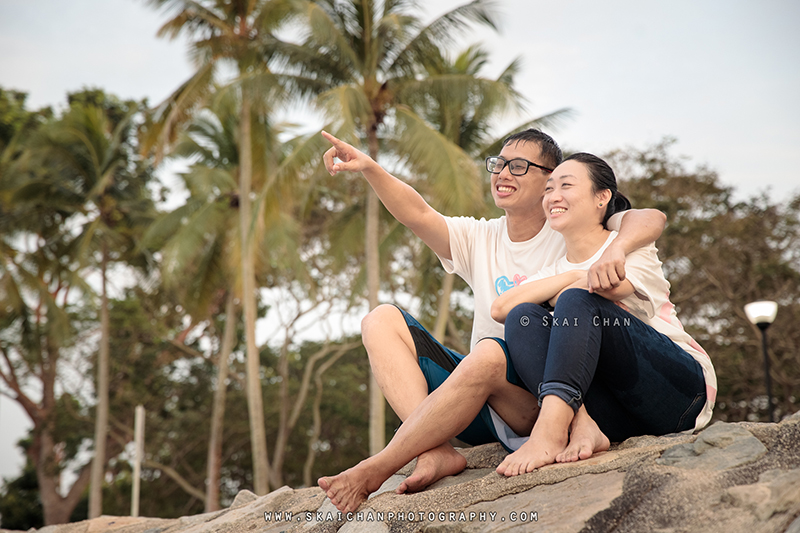 Beach couple photoshoot session with Raymond & Serena at Pasir Ris Park