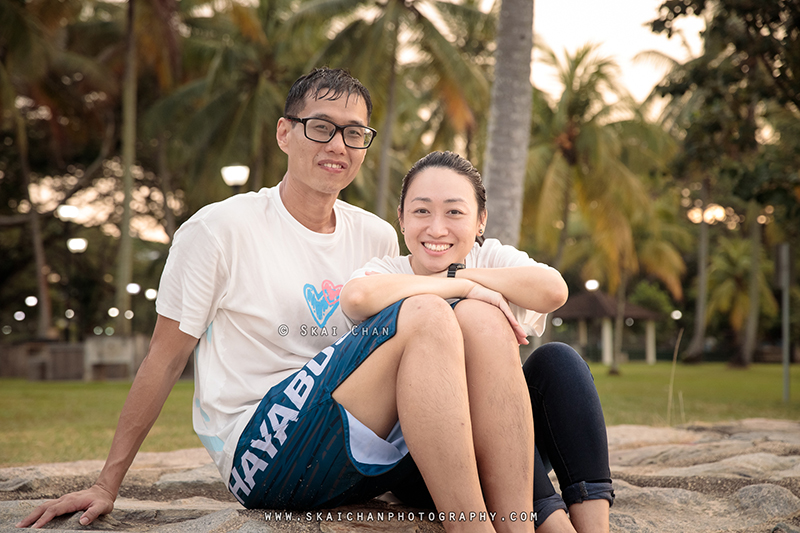 Beach couple photoshoot session with Raymond & Serena at Pasir Ris Park
